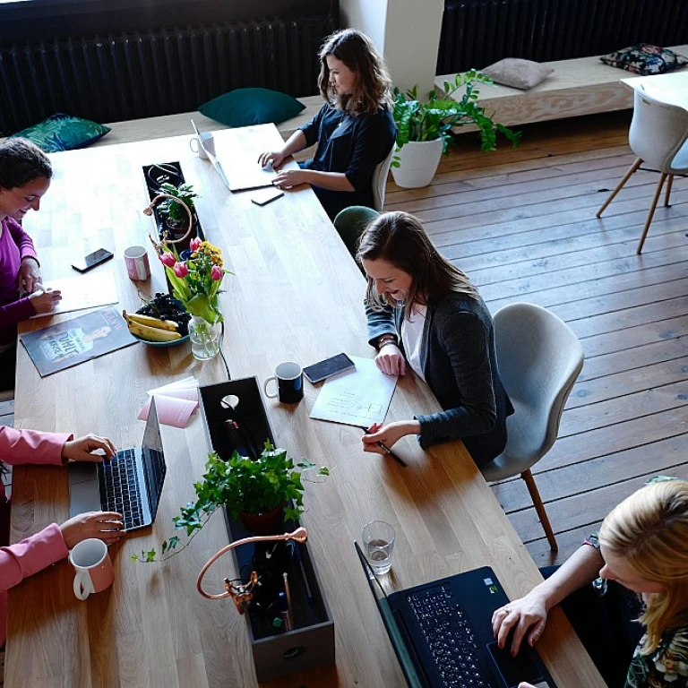 Déchiffrer le jargon de l'entreprise : Comment devenir un maître de la communication en tant qu'Officier de Gestion de Projets ?